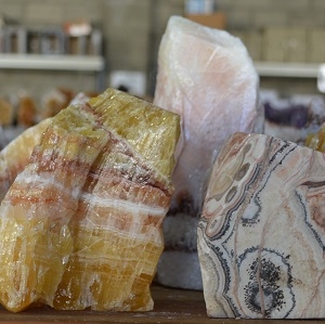 Banded Calcite Chunks - Per Kilo - by GEMWORLD online store