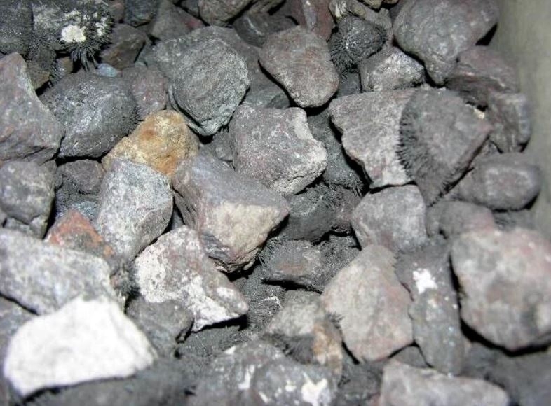 Lodestone (Magnetite) Rough Stone - Per Kilo - by GEMWORLD online store